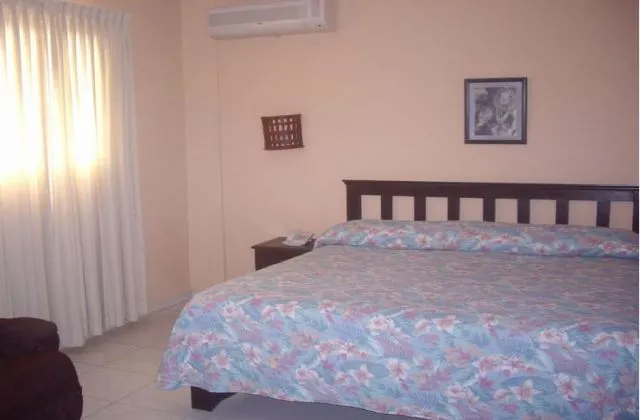 Aparthotel Drake Bolivar Santo Domingo room bed king size